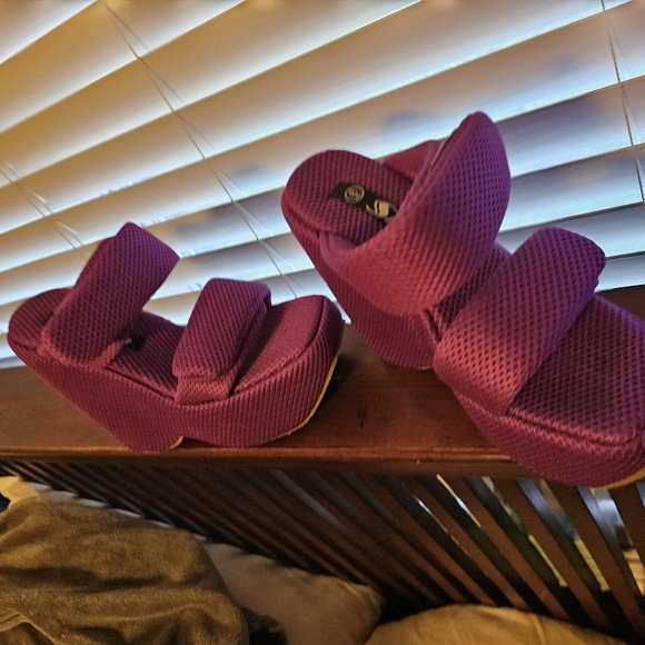 Brand SHEIN! RICH PURPLE SLIP ON HIGH WEDGE  SANDALS! SIZE 37 EUR., 6 1/2USA! - Picture 8 of 8
